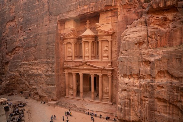 Comment explorer les ruines antiques de Petra en Jordanie: itinéraires et conseils pratiques?