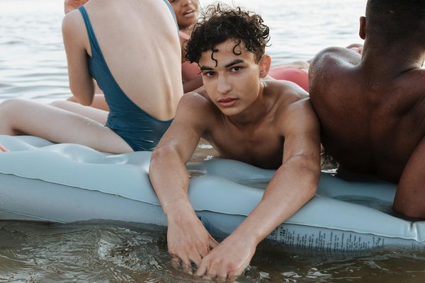 Matelas de plage gonflable : confort léger et pratique